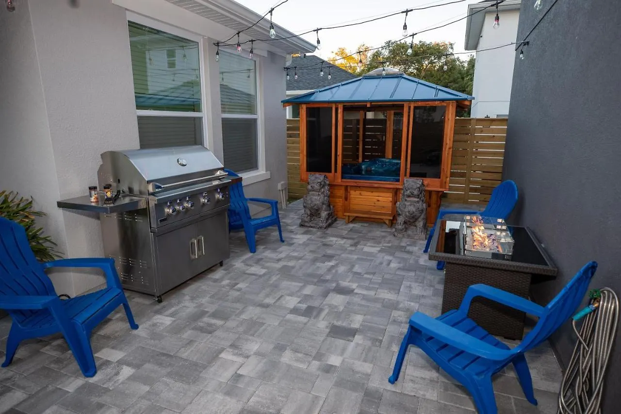 Holiday home Pet Friendly Modern Zen Studio Retreat With Hot Tub! Home Orlando