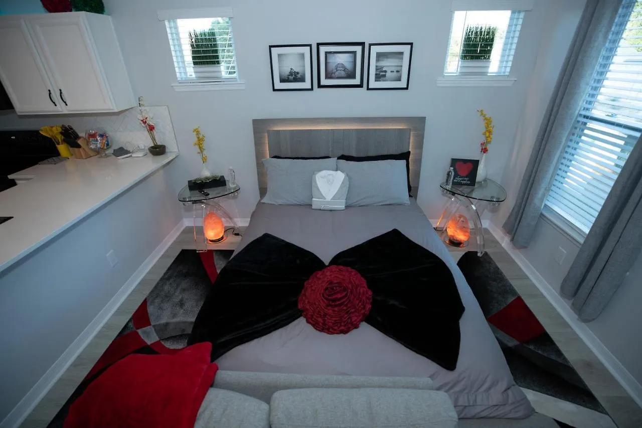 Holiday home Pet Friendly Modern Zen Studio Retreat With Hot Tub! Home Orlando United States