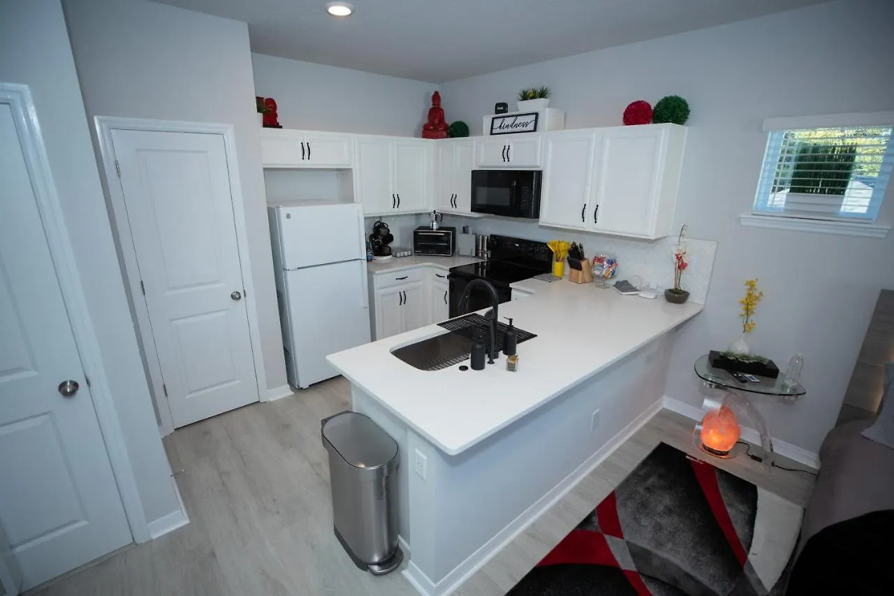 Pet Friendly Modern Zen Studio Retreat With Hot Tub! Home Orlando Holiday home