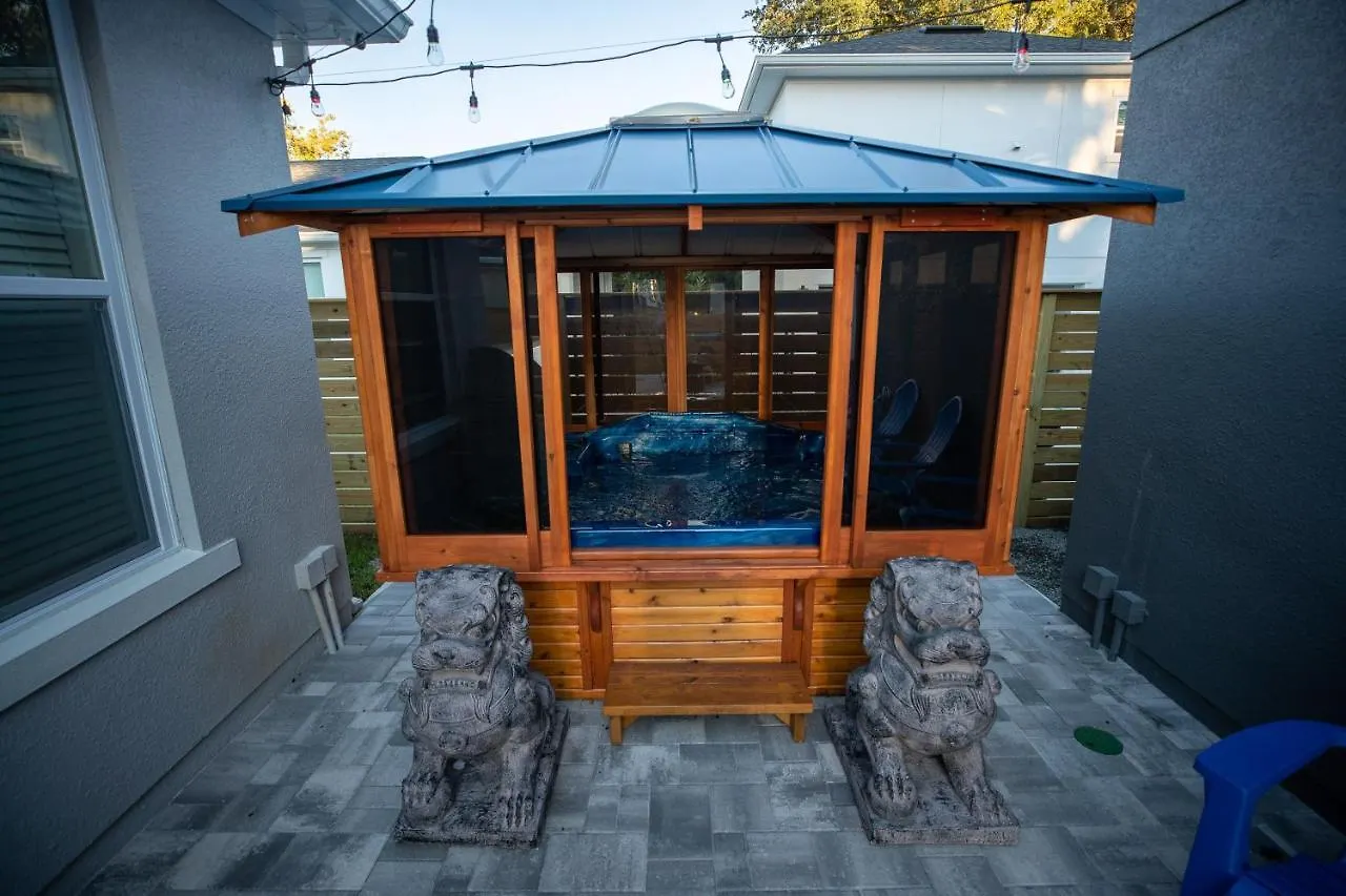 Pet Friendly Modern Zen Studio Retreat With Hot Tub! Home Orlando